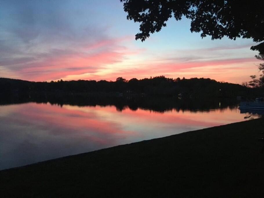 Serenity Sunset Brocton Exterior photo